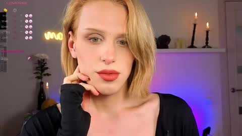 Snapshot of _yourfoxy_ chatting on 29, 11, 2025 LITTLE FOX online show from 29, 11, 2025