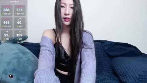 Snapshot of _yuriko chatting on 29, 10, 2025 Mia online show from 29, 10, 2025