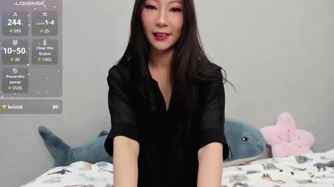 Snapshot of _yuriko chatting on 9, 11, 2025 Mia online show from 9, 11, 2025