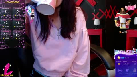 Yuyi online show from 1, 2, 2025