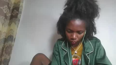 Snapshot of aangevelo chatting on 7, 11, 2025 aangevelo online show from 7, 11, 2025