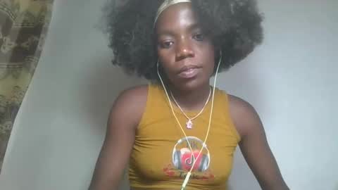 Snapshot of aangevelo chatting on 7, 11, 2025 aangevelo online show from 7, 11, 2025