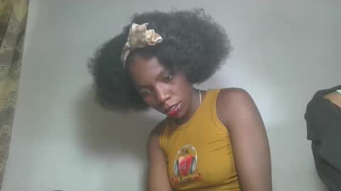 Snapshot of aangevelo chatting on 8, 11, 2025 aangevelo online show from 8, 11, 2025