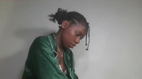 Snapshot of aangevelo chatting on 9, 11, 2025 aangevelo online show from 9, 11, 2025