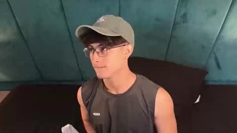 Aaron Ezequiel online show from 10, 4, 2026