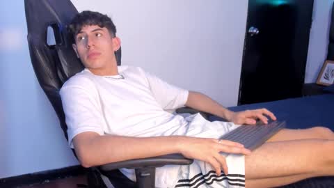 Aron online show from 21, 10, 2025