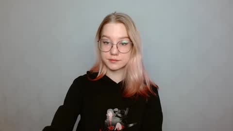 Abby Lovense is active online show from 24, 12, 2024