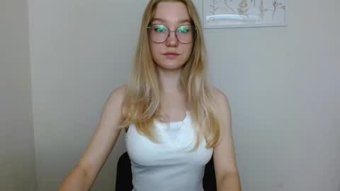 Abby Lovense is active online show from 20, 9, 2025