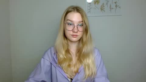 Abby Lovense is active online show from 4, 11, 2025