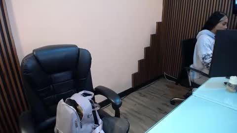 Abby Stones online show from 18, 12, 2025