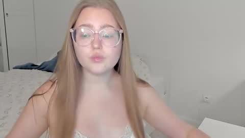 Snapshot of abbywyte chatting on 30, 11, 2025 Abby Stream at Sat Sun Mon Fri online show from 30, 11, 2025