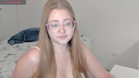 Snapshot of abbywyte chatting on 14, 12, 2025 Abby Stream at Sat Sun Mon Fri online show from 14, 12, 2025