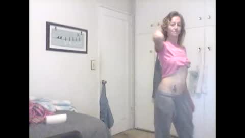 Snapshot of abdgg83476 chatting on 19, 10, 2025 abdgg83476 online show from 19, 10, 2025