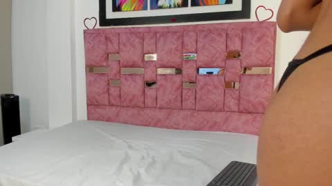 Snapshot of abella_lov chatting on 20, 10, 2025 abella_lov online show from 20, 10, 2025