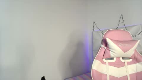 Abril  online show from 4, 11, 2025