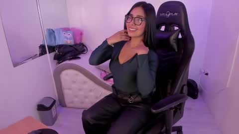 Abril  online show from 22, 9, 2025