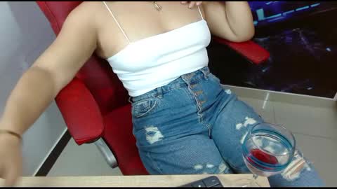 Abril Beltran online show from 9, 2, 2025