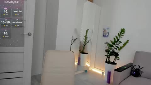 Snapshot of acid_juice chatting on 29, 10, 2025 Anna FANSLY yesacid online show from 29, 10, 2025