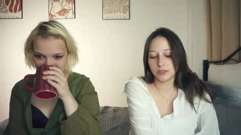 Lily n Jenny online show from 11, 9, 2025