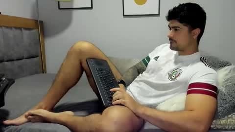 Snapshot of adam_clarke chatting on 27, 10, 2025 adam clarke online show from 27, 10, 2025