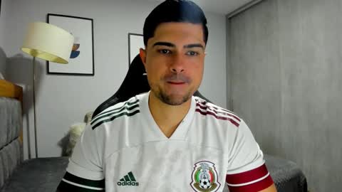 Snapshot of adam_clarke chatting on 11, 11, 2025 adam clarke online show from 11, 11, 2025