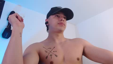 Snapshot of adamkeith_1 chatting on 22, 11, 2025 ADAM online show from 22, 11, 2025