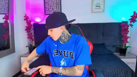 AdamsWalkerr  online show from 25, 2, 2026