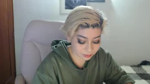 Snapshot of adan_romanoff chatting on 4, 12, 2025 adan_romanoff online show from 4, 12, 2025