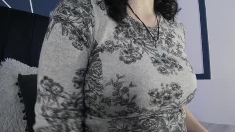 Snapshot of adeelinee chatting on 17, 12, 2024 Ade online show from 17, 12, 2024