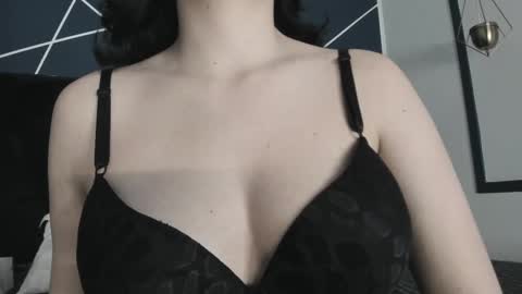 Snapshot of adeelinee chatting on 11, 2, 2025 Ade online show from 11, 2, 2025