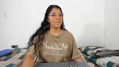 Snapshot of adelaandsharick chatting on 17, 10, 2025 adelaandsharick online show from 17, 10, 2025