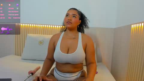 Snapshot of adelaine_brow chatting on 11, 11, 2025 Adelaine Brow online show from 11, 11, 2025