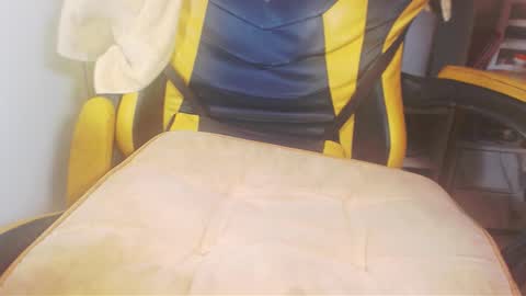 Adellahuge05 online show from 6, 1, 2026