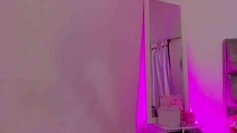 Snapshot of adhara__evanss chatting on 19, 11, 2025 online show from 19, 11, 2025