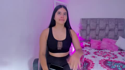 Snapshot of adhara__evanss chatting on 28, 11, 2025 online show from 28, 11, 2025