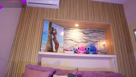 Snapshot of adri_crof chatting on 11, 10, 2025 Adri crof online show from 11, 10, 2025