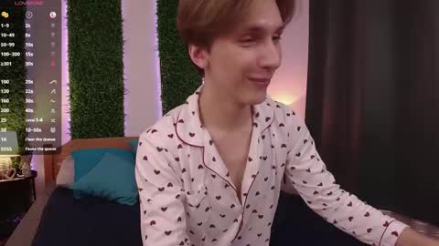 Adrian online show from 8, 3, 2025