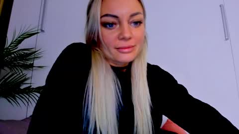 Adriana online show from 4, 3, 2025