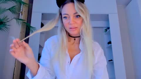 Adriana online show from 7, 3, 2025