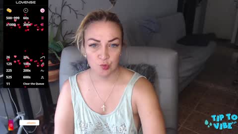Snapshot of adrianapdes chatting on 21, 1, 2025 Adriana Paredes online show from 21, 1, 2025