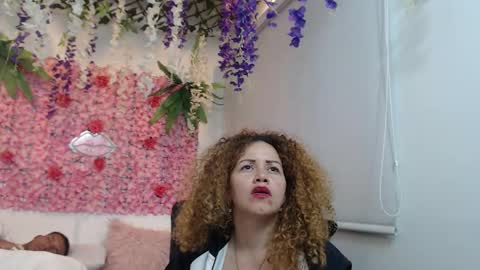 adriel_and_risitos_ online show from 22, 9, 2025