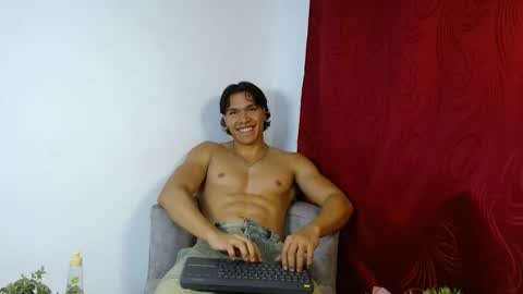 Snapshot of adriel_escalante chatting on 9, 10, 2025 adriel_escalante online show from 9, 10, 2025
