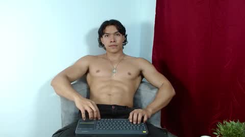 Snapshot of adriel_escalante chatting on 21, 10, 2025 adriel_escalante online show from 21, 10, 2025