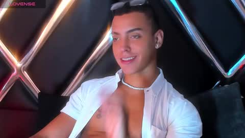 Snapshot of adriianlopez chatting on 6, 12, 2024 Adrian Lopez online show from 6, 12, 2024