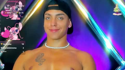 Snapshot of adriianlopez chatting on 12, 12, 2024 Adrian Lopez online show from 12, 12, 2024