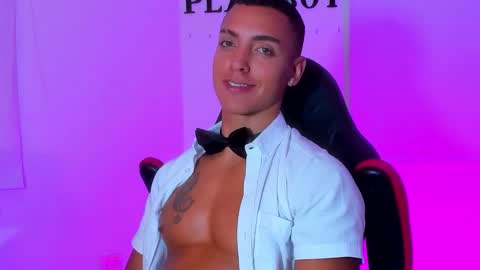 Snapshot of adriianlopez chatting on 13, 12, 2024 Adrian Lopez online show from 13, 12, 2024