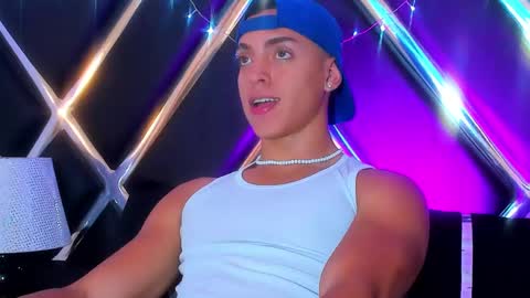 Snapshot of adriianlopez chatting on 14, 12, 2024 Adrian Lopez online show from 14, 12, 2024