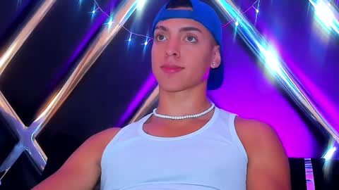 Snapshot of adriianlopez chatting on 14, 12, 2024 Adrian Lopez online show from 14, 12, 2024