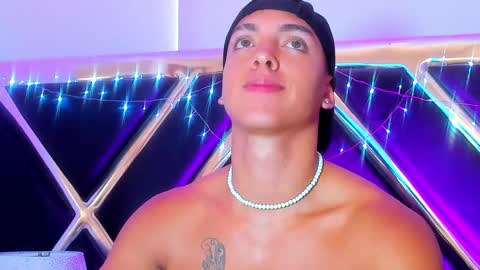 Snapshot of adriianlopez chatting on 16, 12, 2024 Adrian Lopez online show from 16, 12, 2024