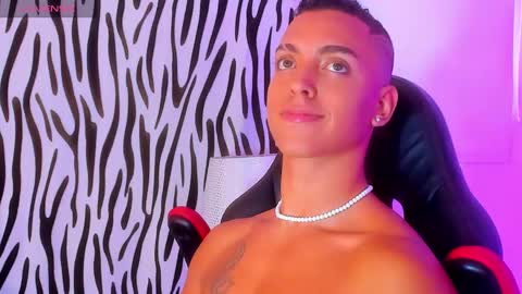 Snapshot of adriianlopez chatting on 29, 12, 2024 Adrian Lopez online show from 29, 12, 2024